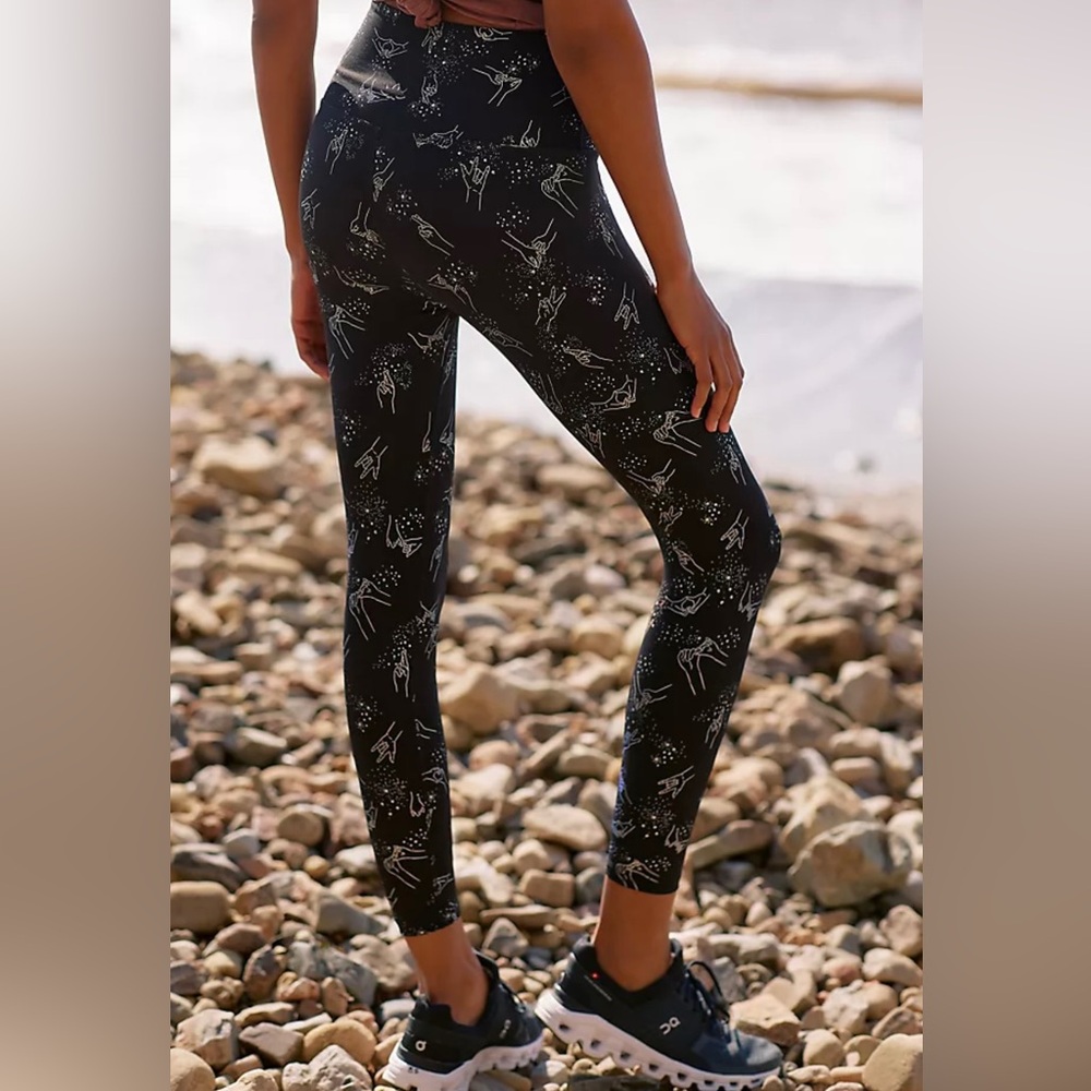 NWT Beyond Yoga Maternity Beyond the Bump leggings sign language print S